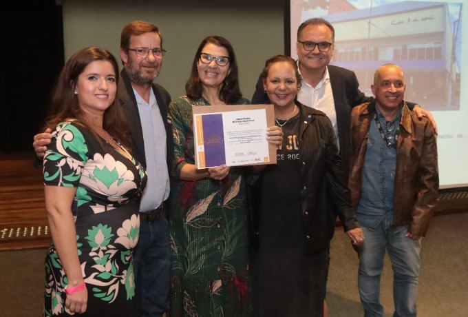 Clube dos Funcionários recebe certificado para restauração do Cine 9 de Abril